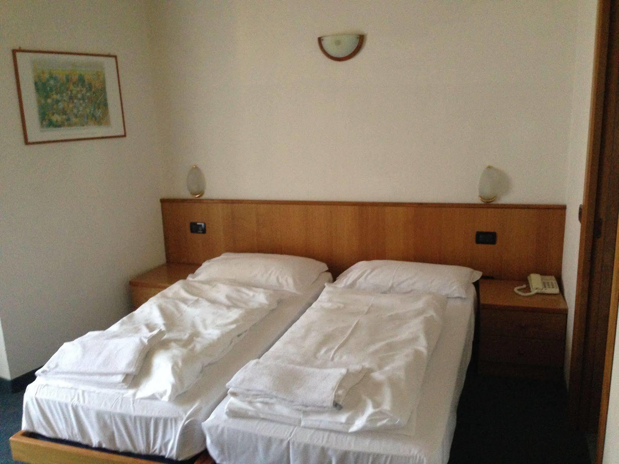 Hotel Olisamir Cavedago Exterior photo